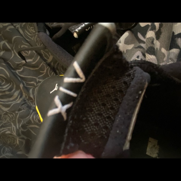 Jordan 14 Retro Thunder - Picture 4 of 8